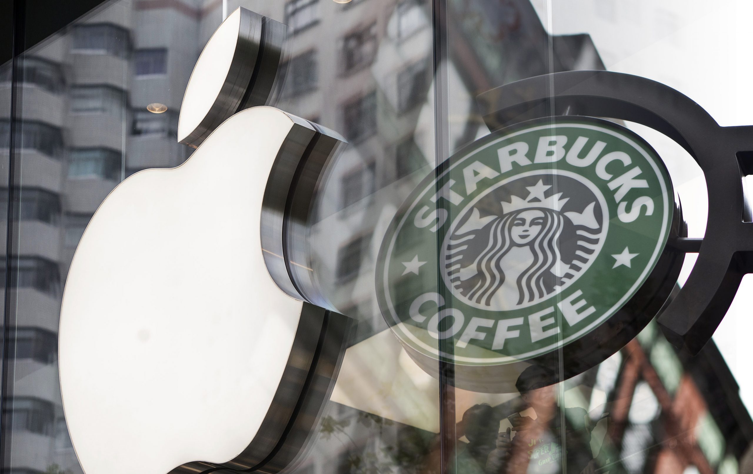Apple and Starbuck logos