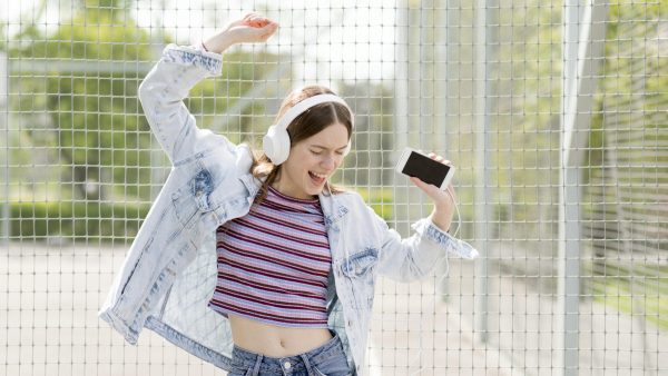 Happy User - Music APIs in action